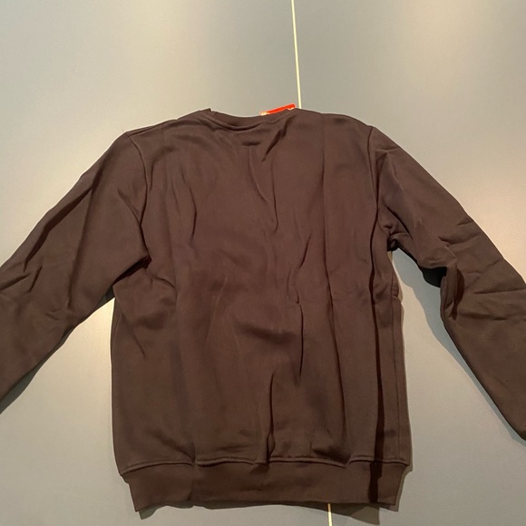 X-large supreme youth sweater. (Can fit adults size small-medium) - Picture 6 of 6